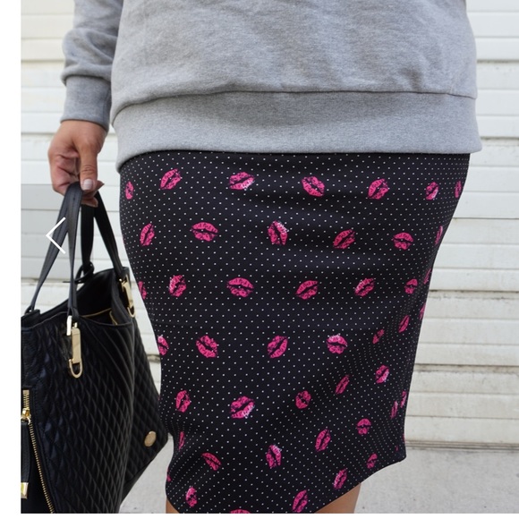 Torrid x Barbie Lips polka dot Pencil Skirt - Picture 3 of 8